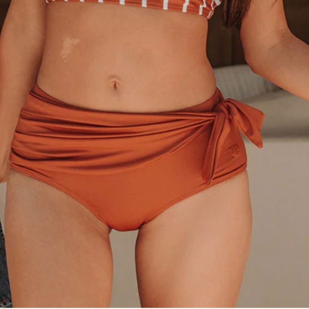 Albion Simone bottoms, size medium